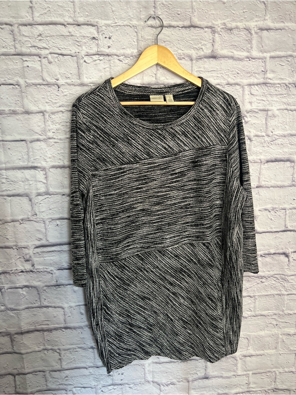 Chico’s Zenergy Women’s Size 3 (XL) Black & White Knit Tunic Top